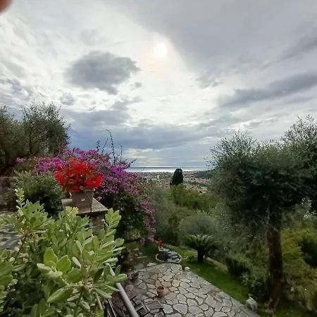 La Gatta Sul Sentiero San Salvatore (Genoa)